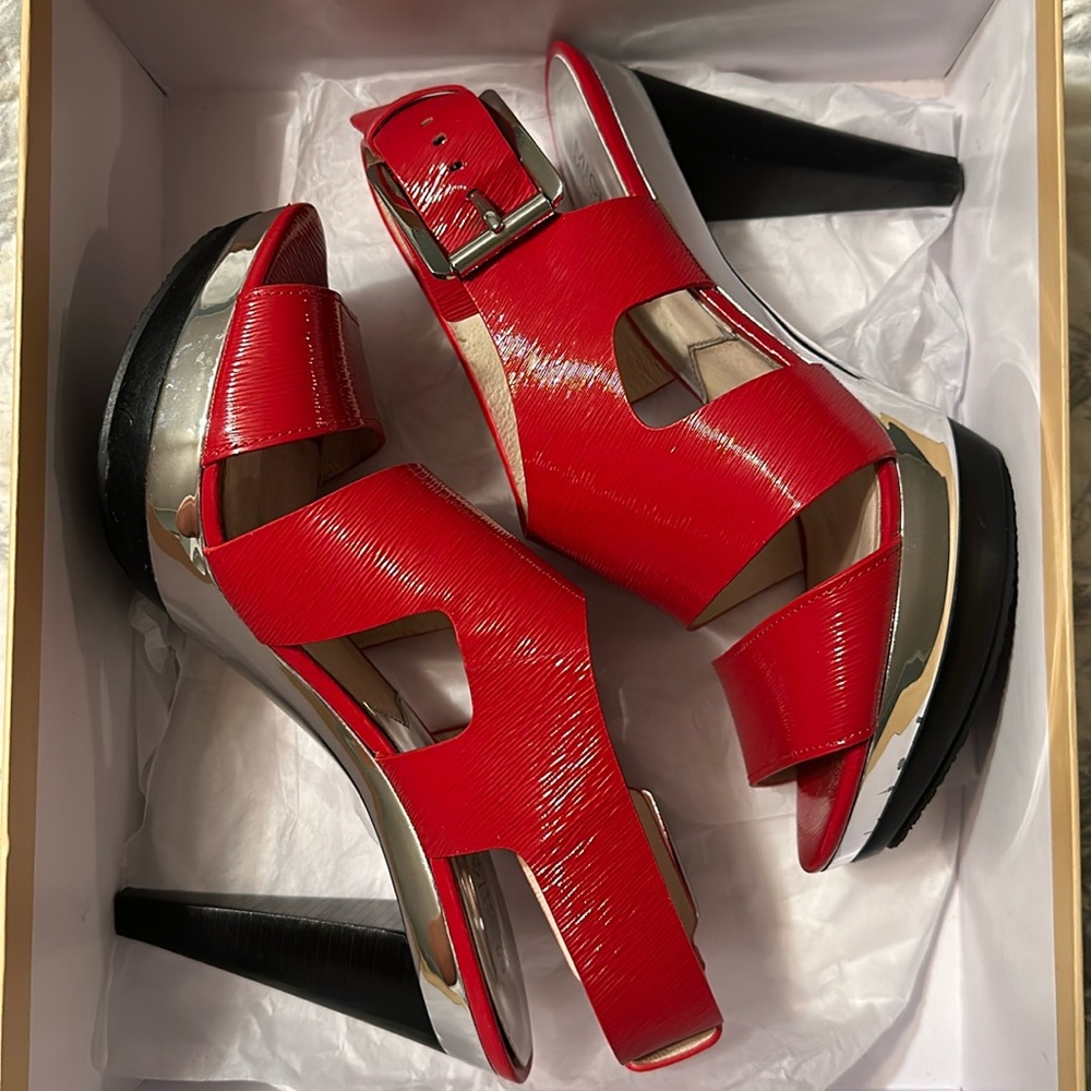 EUC Michael Kors Carla Platform 8M Chili